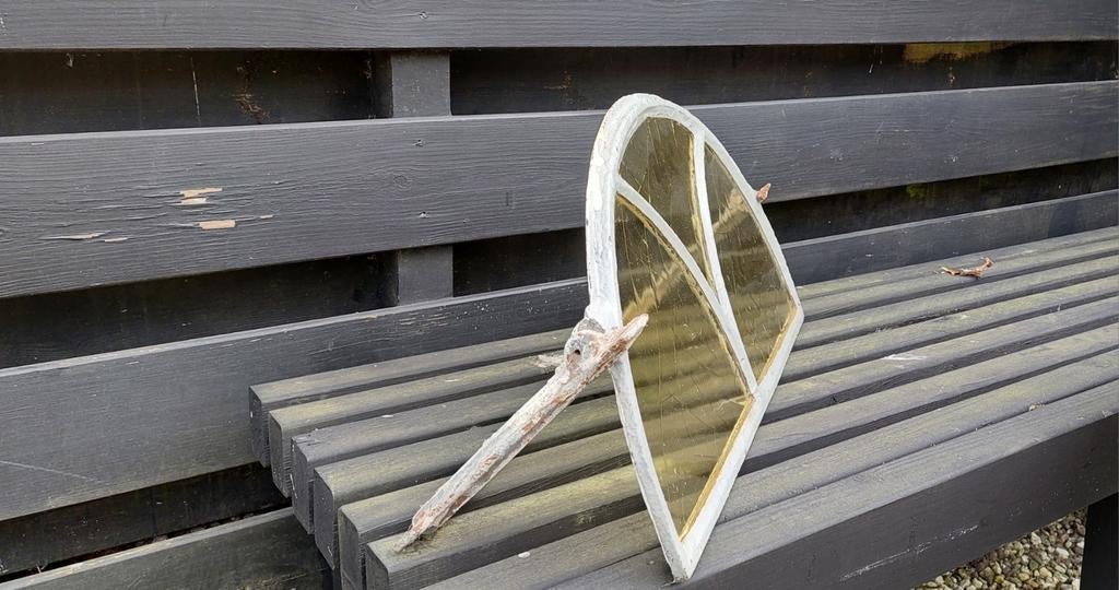 Oud stalraam klapraampje met gekleurd glas, Ophalen