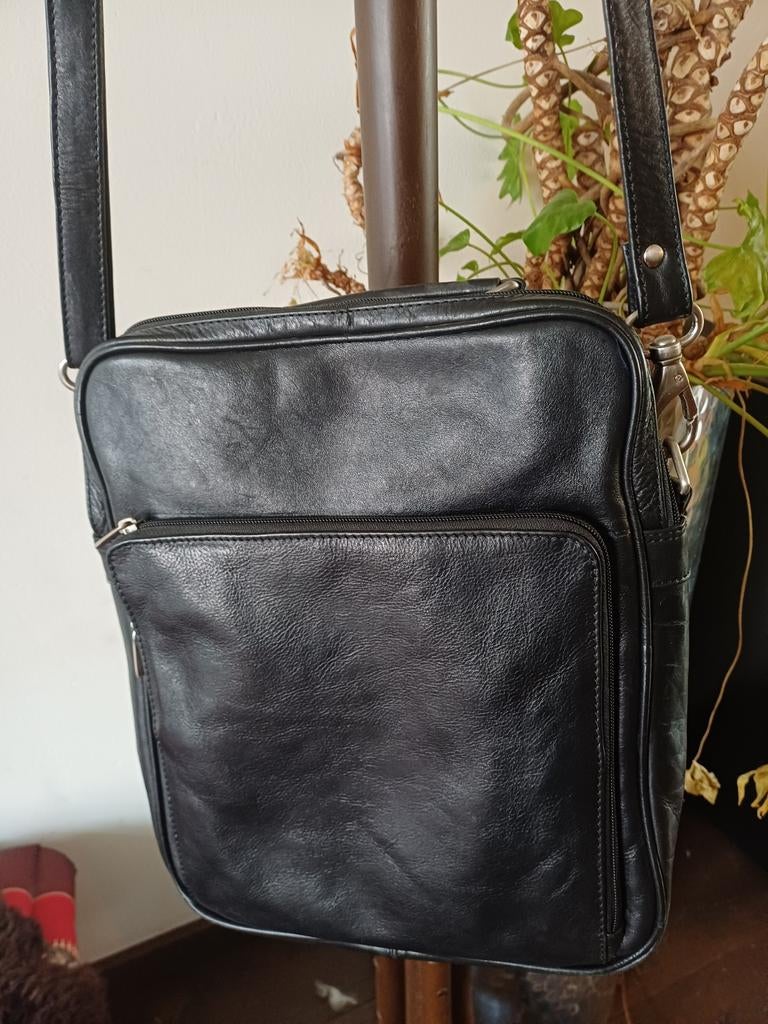 Zwarte leren heren schoudertas, Sieraden, Tassen en Uiterlijk, Tassen | Schoudertassen, Ophalen of Verzenden