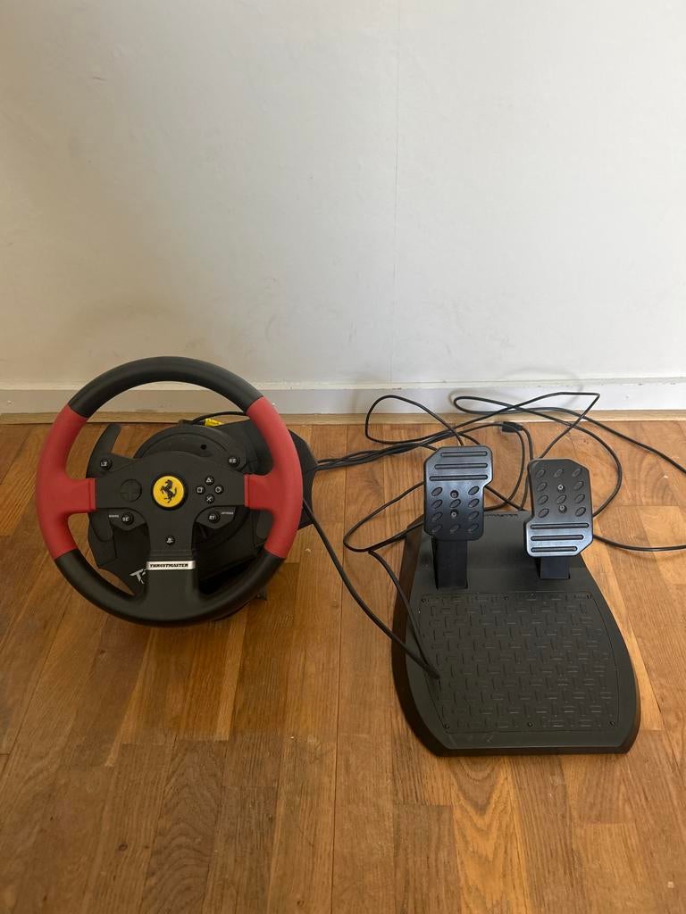 Thrustmaster T150 racestuur met pedalen, Ophalen, Racestuur, Gebruikt, Force feedback