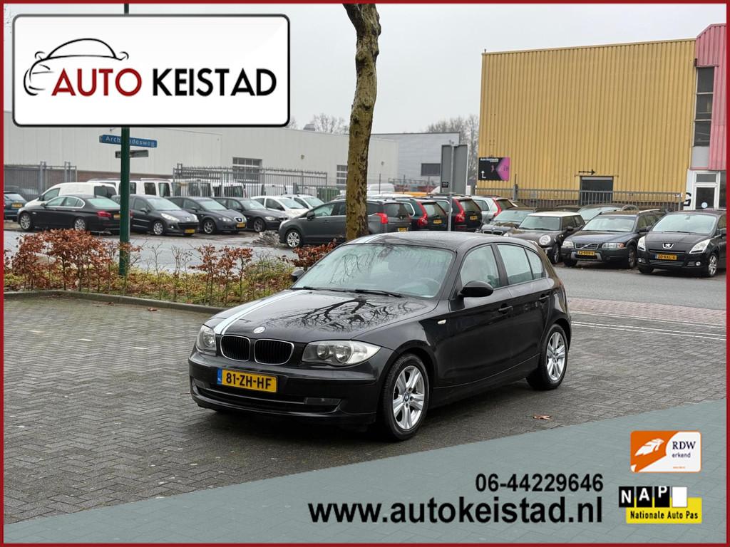 BMW 1-serie 116i AUTOMAAT CLIMA/CRUISE/NAVIGATIE! 1 JAAR APK, Achterwielaandrijving, Gebruikt, 1599 cc, 4 cilinders