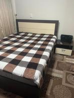 Tweepersoons bed met bijpassend nachtkastje en kledingkast., Huis en Inrichting, Slaapkamer | Complete slaapkamers, Ophalen, Zo goed als nieuw