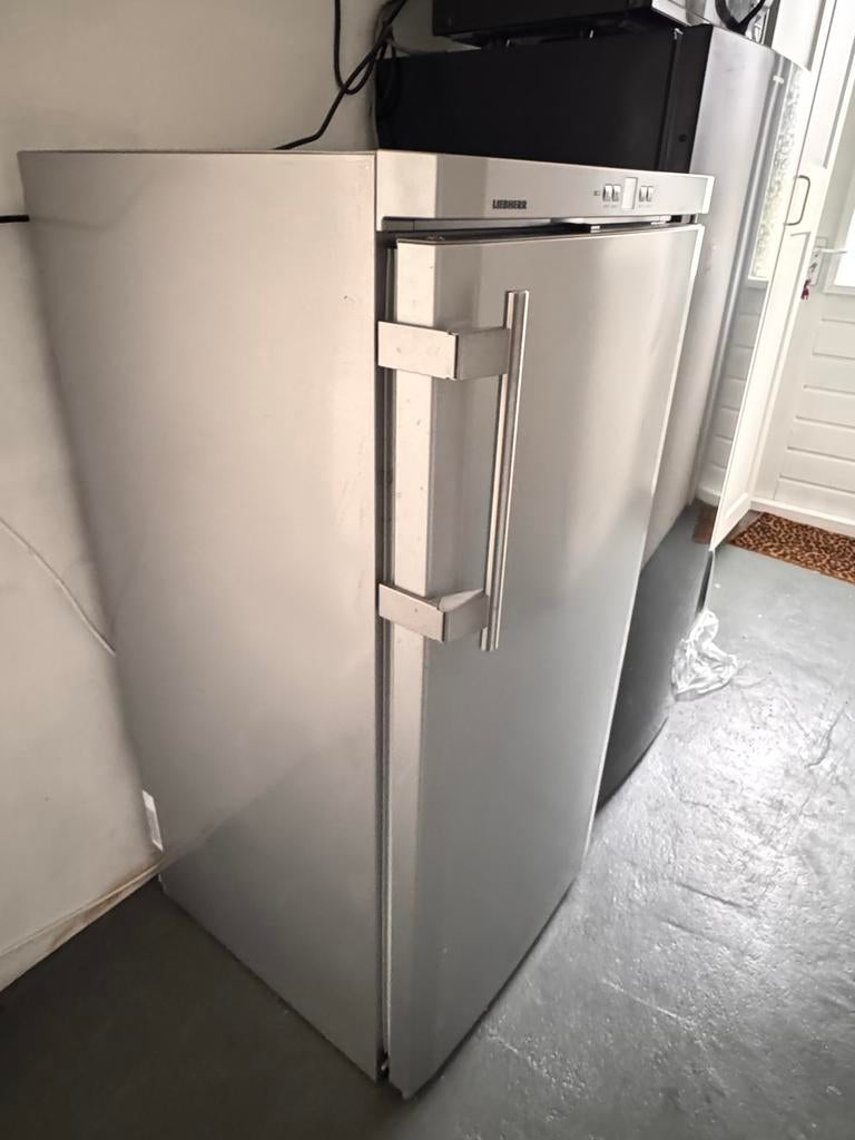 Liebherr Vrijstaande Koelkast - Ruim en Energiezuinig, Ophalen, Zonder vriesvak, 200 liter of meer, Zo goed als nieuw
