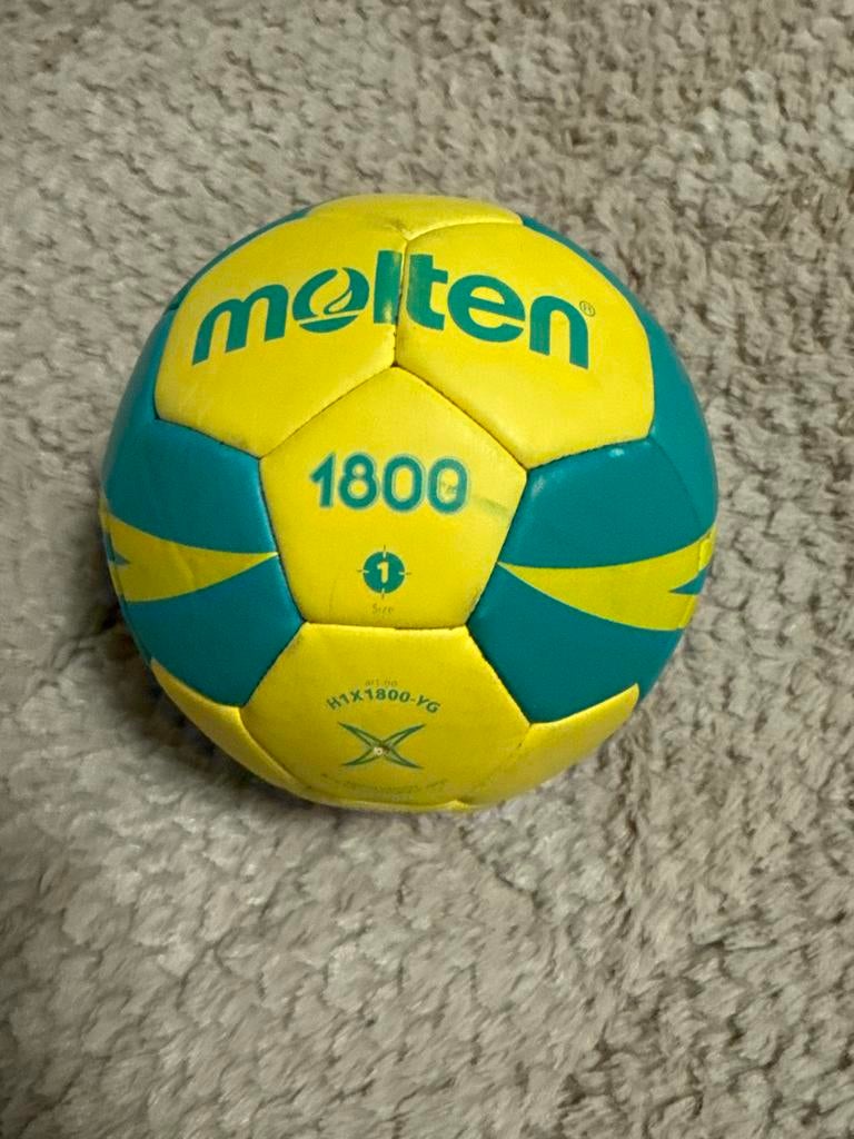 Molten Handbal - Maat 1 (H1X1800-YG), Sport en Fitness, Handbal, Ophalen of Verzenden, Gebruikt, Bal