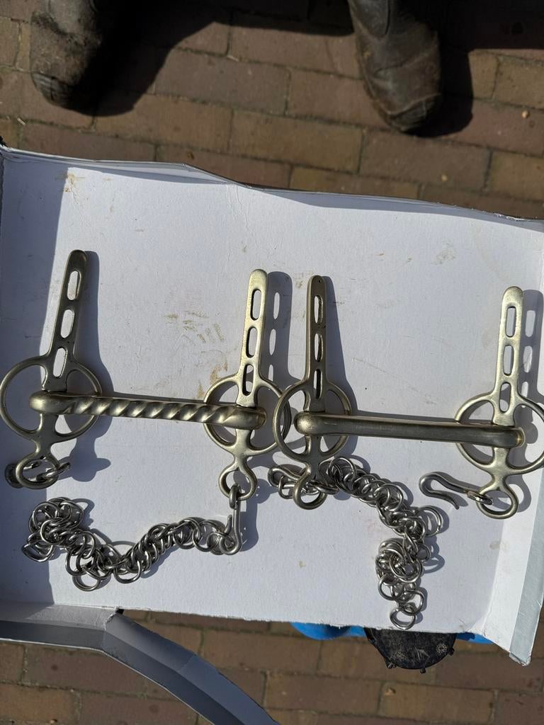 2 Liverpool bitjes 12 cm, Ophalen of Verzenden, Zo goed als nieuw, Dressuur