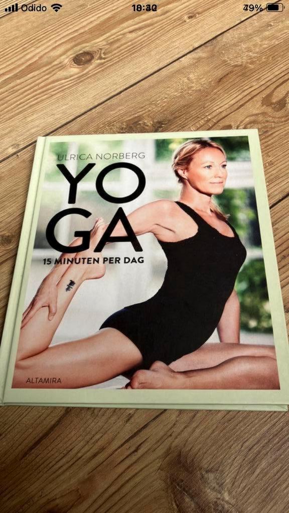 Yoga 15 minuten per dag ulrica nolberg, Ophalen of Verzenden, Zo goed als nieuw