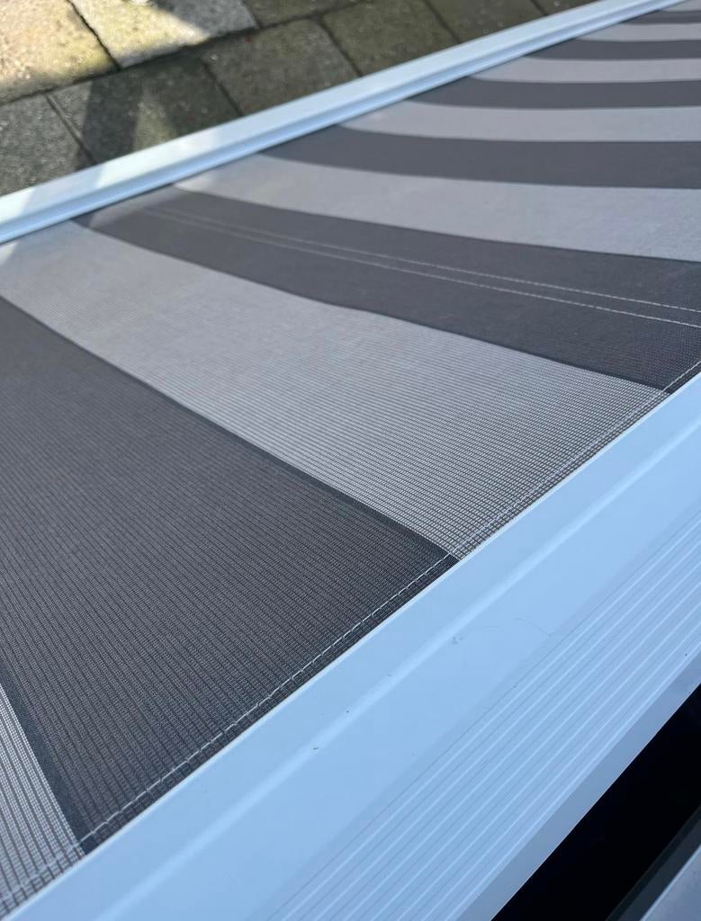 Elektrische Knikarm Zonnescherm 4,50 m breed x 3,00 m uitval, 450 cm of meer, Elektrisch, Ophalen of Verzenden, Zo goed als nieuw