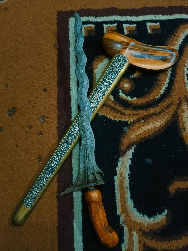 Antieke Keris Sengkelat 13 Luk Pamor Blarak Sineret SVD46, Antiek en Kunst, Verzenden
