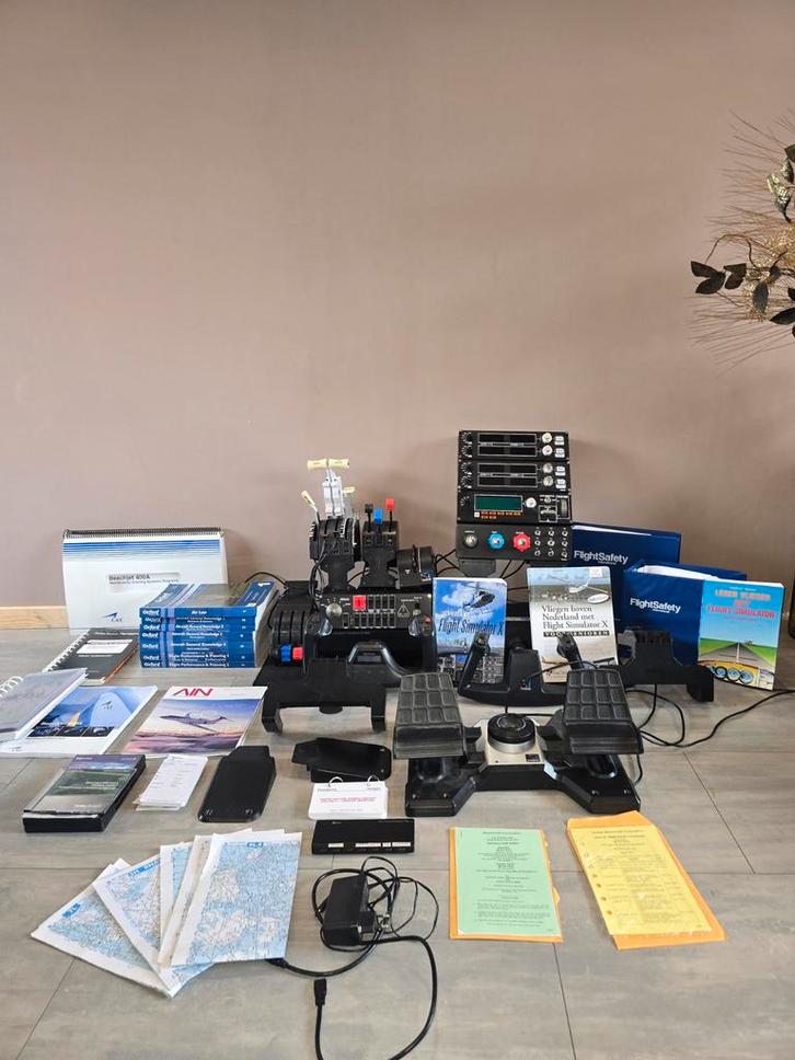 Complete Flight Simulator Cockpit – Saitek/Logitech set, Computers en Software, Joysticks, Zo goed als nieuw, Ophalen of Verzenden