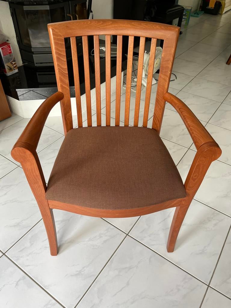 Te koop een setje van zes stoelen, Ophalen, Gebruikt, Bruin, Eén