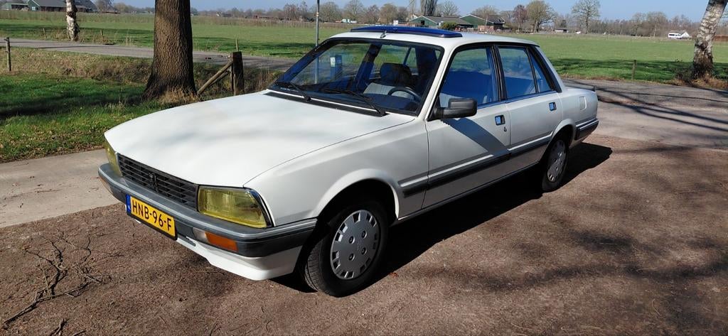 Peugeot 505 2.0 Ltr Benzine Oldtimer met 115 dkm gaaf & goed, Auto's, Mercedes-Benz, Bedrijf, Open dak, Benzine, Sedan, Handgeschakeld