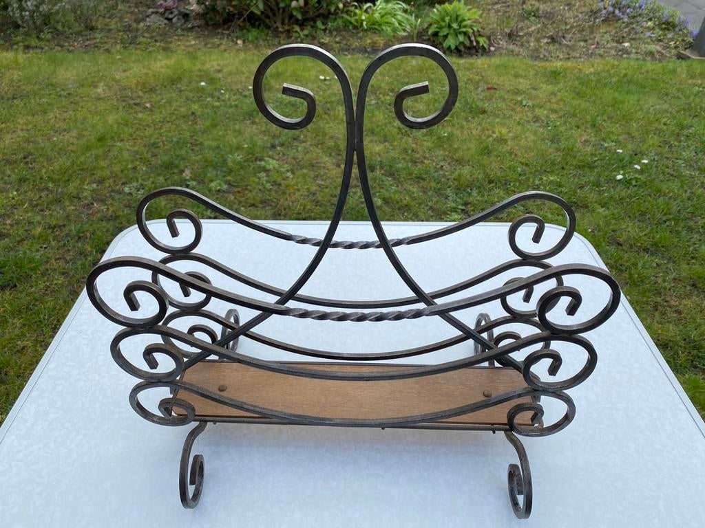 Vintage kranten- en tijdschriftenstandaard.Gietijzer, Ophalen of Verzenden, Gebruikt