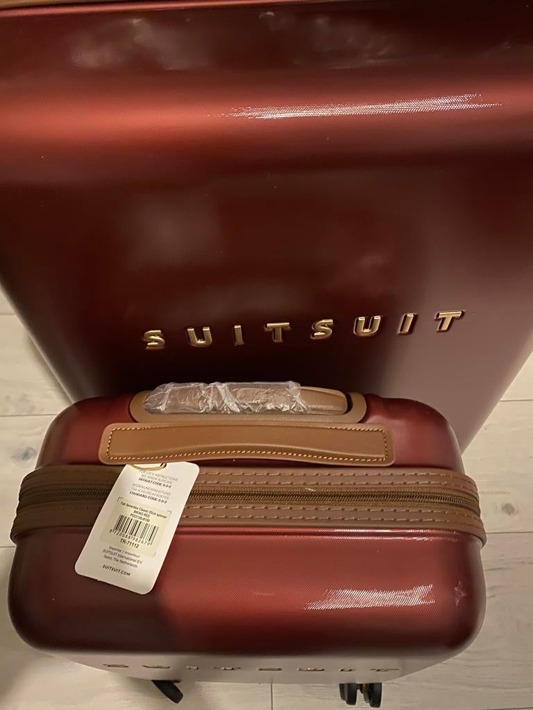 Set van 2 SUITSUIT koffers - Bordeauxrood, Hard kunststof, 45 tot 55 cm, Ophalen of Verzenden, Zo goed als nieuw