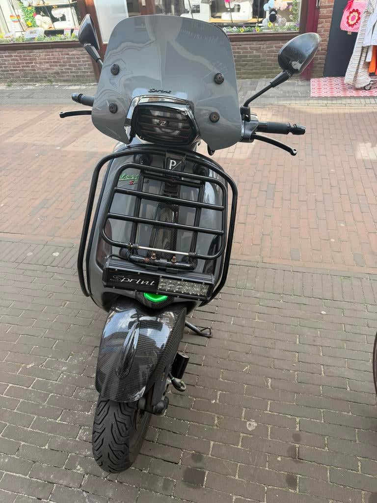 Vespa Sprint 80cc Nardo Grey met unieke custom onderdelen, Fietsen en Brommers, Brommers | Vespa, Gebruikt, Overige modellen, Maximaal 45 km/u