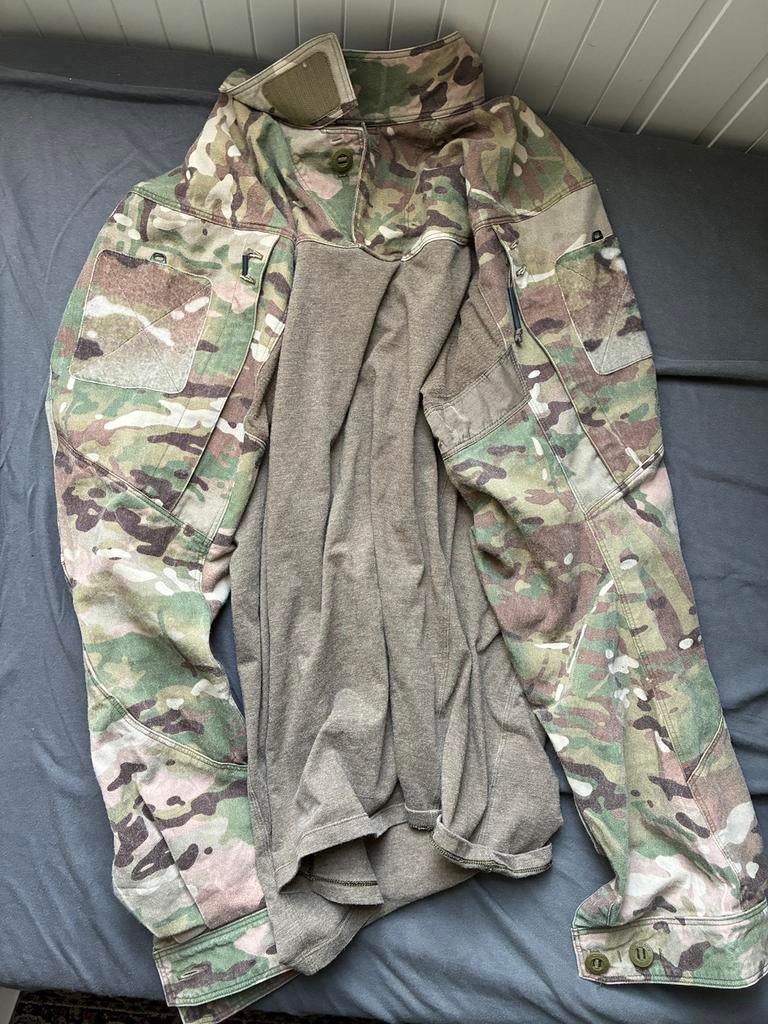 Arc’teryx FR combat top, Verzamelen, Ophalen of Verzenden, Landmacht, Kleding of Schoenen