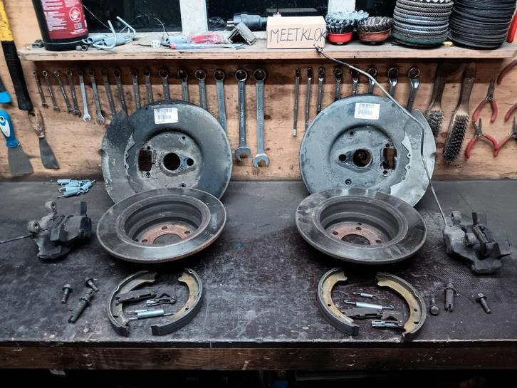 Volvo 850 s70 v70 achterste rem schijven met klauwen., Auto diversen, Autospeakers, Gebruikt, Ophalen