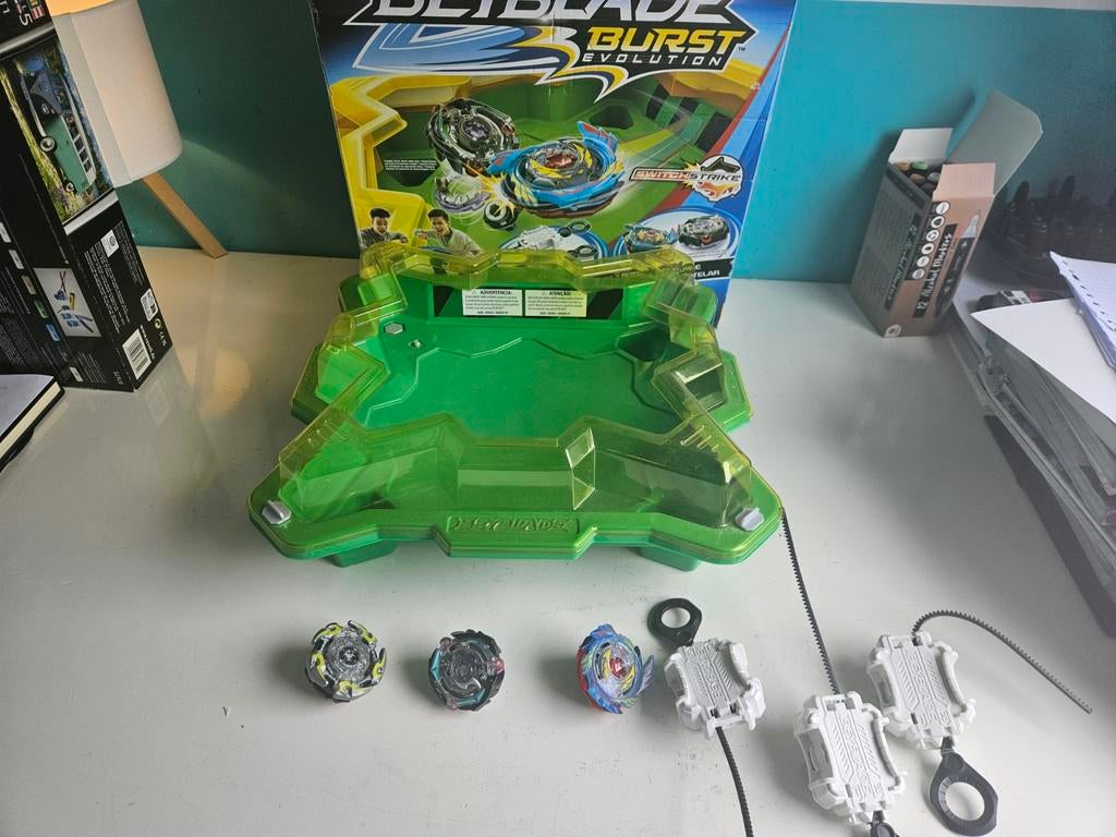 Beyblade Burst Evolution Arena Compleet met 3 Beyblades, Ophalen of Verzenden, Gebruikt, Jongen of Meisje