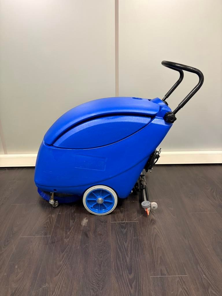 Schrobmachine | Nilfisk 343 | Nieuw accupakket, Ophalen of Verzenden, Schrobmachine