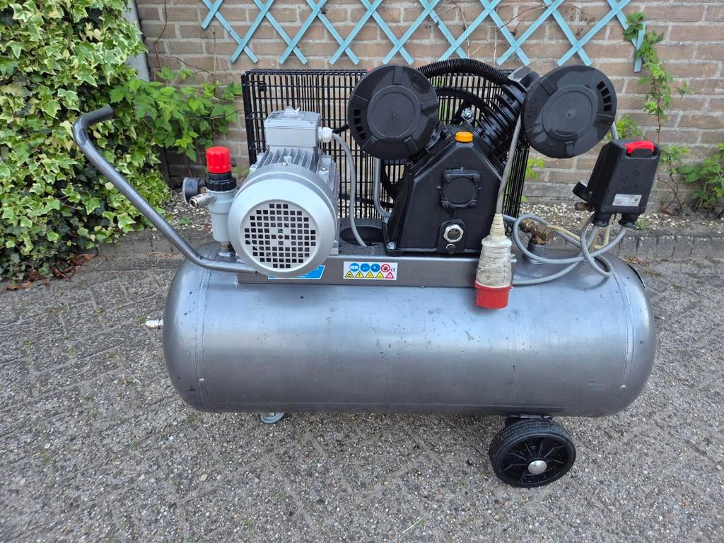 Compressor 4pk 100liter, Doe-het-zelf en Verbouw, Compressors, Gebruikt, Ophalen of Verzenden, Onbekend, 200 tot 400 liter/min