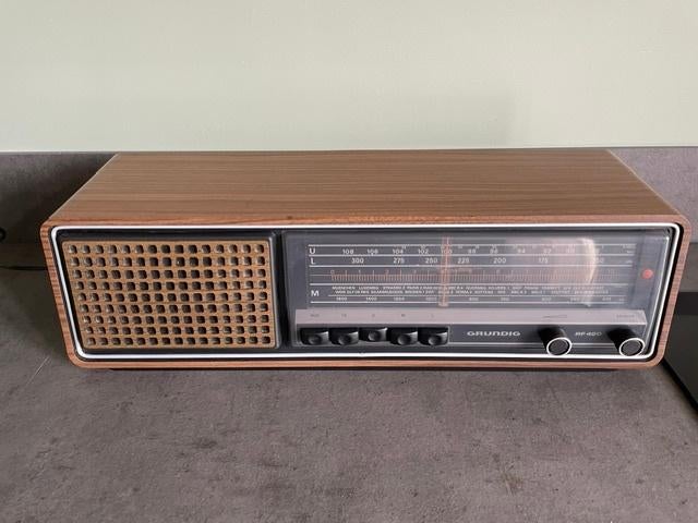 Tafelradio Grundig RF420, Audio, Tv en Foto, Ophalen of Verzenden, Gebruikt, Radio