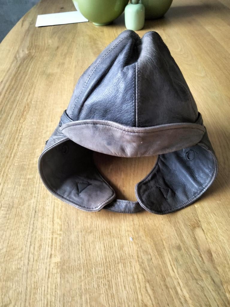 Antieke brommerhelm maat 53, kleur zw/br, Fietsen en Brommers, Brommerhelmen, Gebruikt, Ophalen of Verzenden