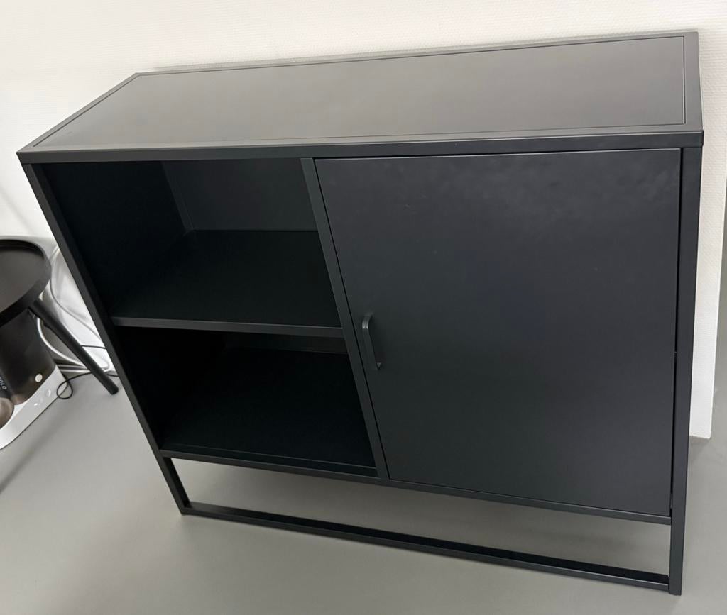 Dressoir leen bakker Aalborg zwart metaal, Huis en Inrichting, Kasten | Dressoirs, Ophalen, Gebruikt, 25 tot 50 cm, Metaal