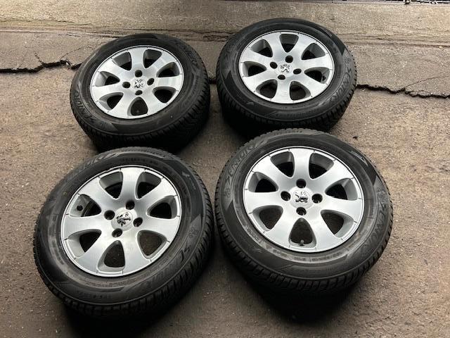 Lm velgen Peugeot met nieuwe All Season banden 8 mm profiel, Auto-onderdelen, Ophalen, Appollo Tyes, Banden en Velgen, Nieuw