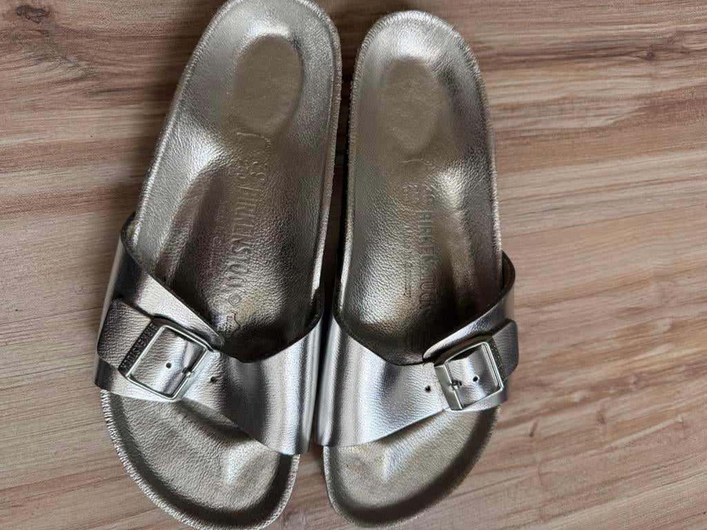 Birkenstock slippers met leren banden maat 39 zilverkleurig, Ophalen of Verzenden, Nieuw, Overige kleuren, Slippers