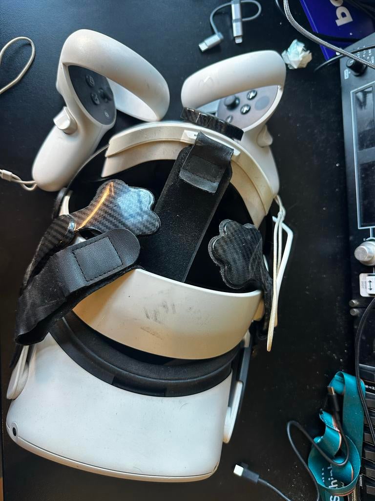 Oculus Quest 2 met controllers en batterijpack, Spelcomputers en Games, Virtual Reality, Gebruikt, Overige platformen, VR-bril