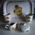 Jet : mok,4 bekers,roomstel,dienblad  sunflower, Huis en Inrichting, Keuken | Servies, Ophalen of Verzenden, Zo goed als nieuw