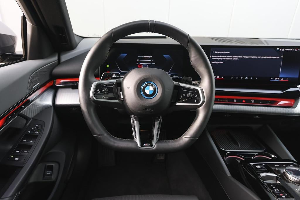 BMW 5 Serie Touring 550e xDrive M Sport Automaat / Panoramad, 12 maanden, Gebruikt, 489 pk, Hybride Elektrisch/Benzine