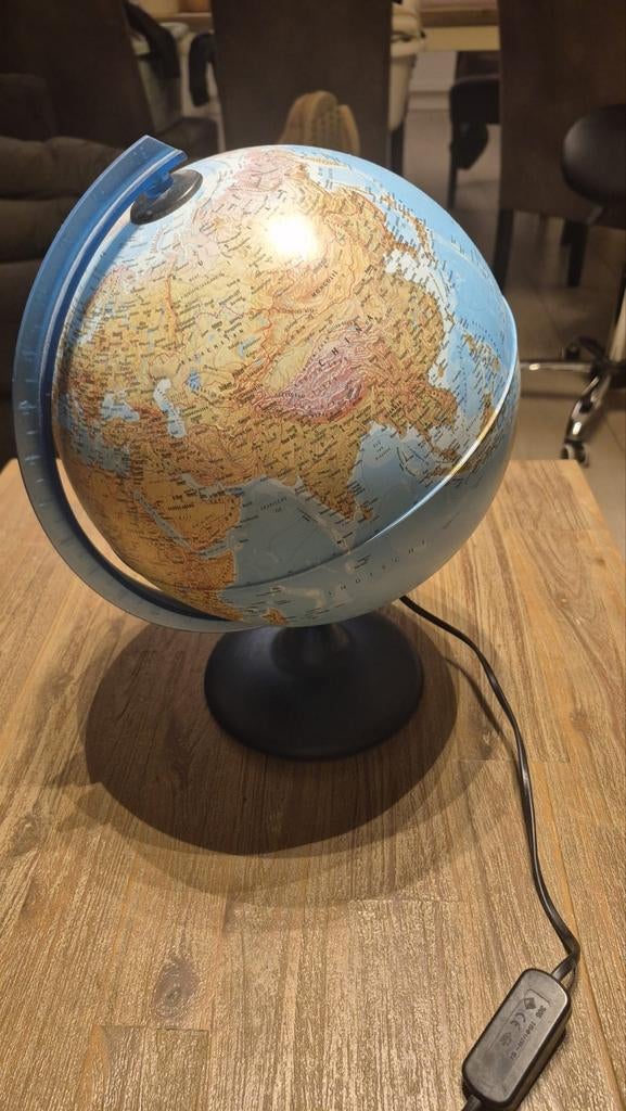 Verlichte Wereldbol Lamp - Educatief en Decoratief, Huis en Inrichting, Woonaccessoires | Wereldbollen, Ophalen, Verlicht, Zo goed als nieuw