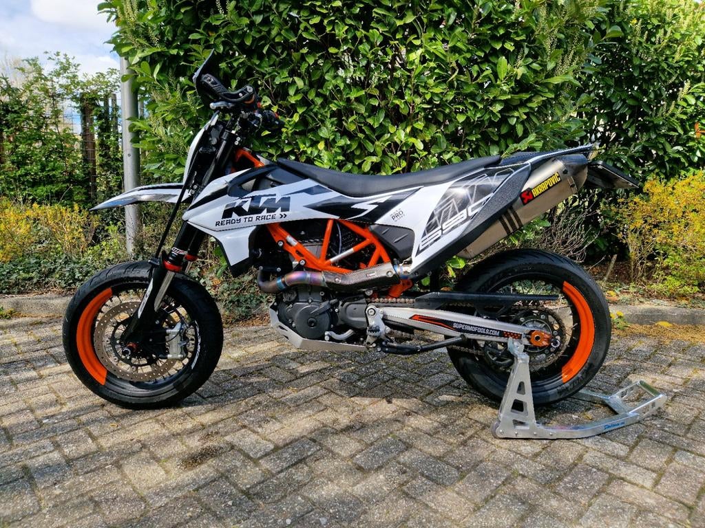 KTM 690 SMC-R 2019 *Akrapovic* A2 Rijbewijs, Motoren, Motoren | KTM, 690 cc, Minimaal motorrijbewijs A2, Handgeschakeld, 1 cilinder