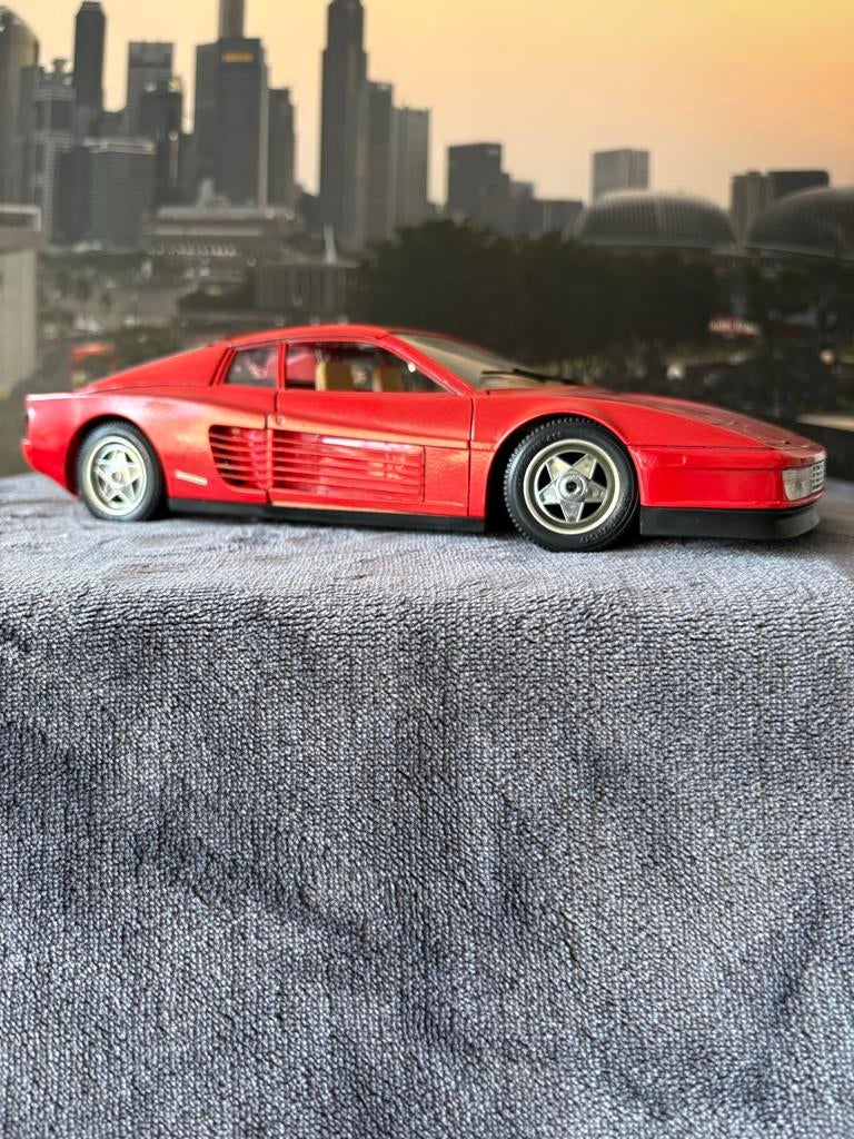 Ferrari Testarossa 1984 schaal 1:18 Burago Made in Italië, Hobby en Vrije tijd, Modelauto's | 1:18, Ophalen of Verzenden, Zo goed als nieuw