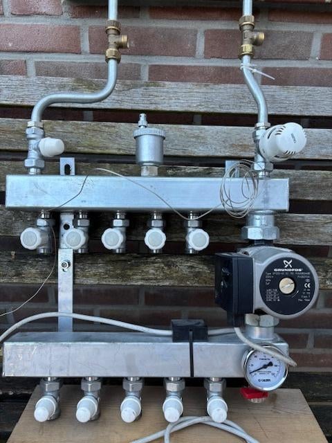 Vloerverwarming verdeler 5 groepen, Ophalen, 30 tot 80 cm, Gebruikt, Overige typen