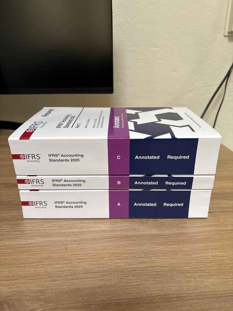 IFRS Accounting Standards 2025 (3 delen), Ophalen of Verzenden, Zo goed als nieuw, Accountancy en Administratie