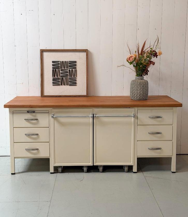 Vintage werkbank | Bakkerswerkbank | Industrieel dressoir, Antiek en Kunst, Curiosa en Brocante, Ophalen of Verzenden