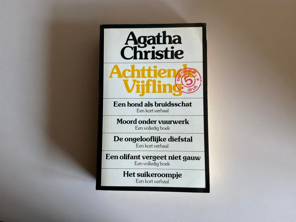 Agatha Christie - Achttiende Vijfling (5 verhalen), Boeken, Detectives, Zo goed als nieuw, Ophalen of Verzenden