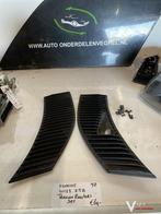 Mercedes W123 2.5 B 1978 2400105 Paravan roosters