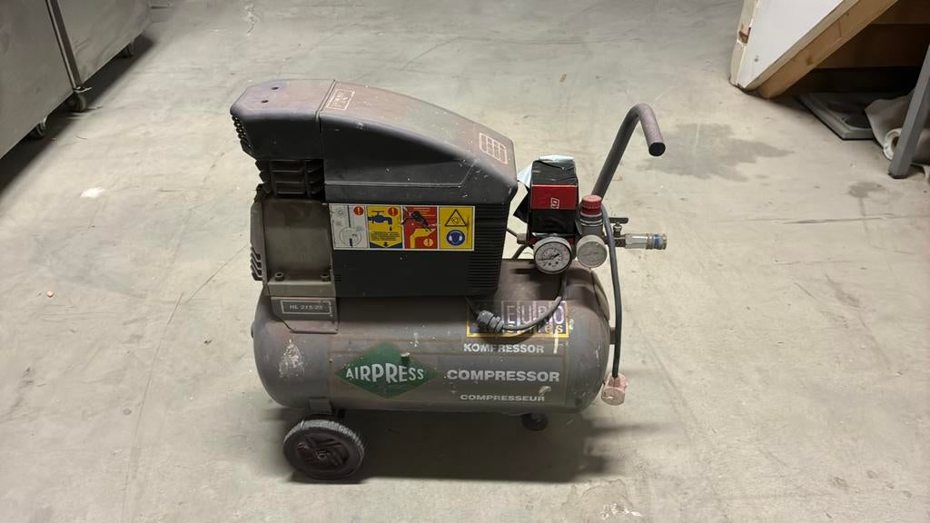 Airpress compressor kapot, Doe-het-zelf en Verbouw, Compressors, Minder dan 25 liter, Ophalen, Zo goed als nieuw, Minder dan 200 liter/min
