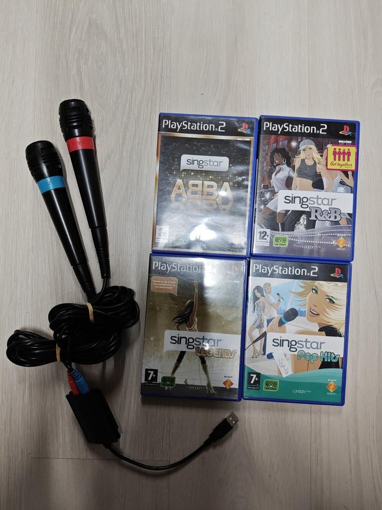 Singstar PS2 met 2 microfoons en 4 games, Spelcomputers en Games, Muziek, ., Ophalen of Verzenden, Zo goed als nieuw