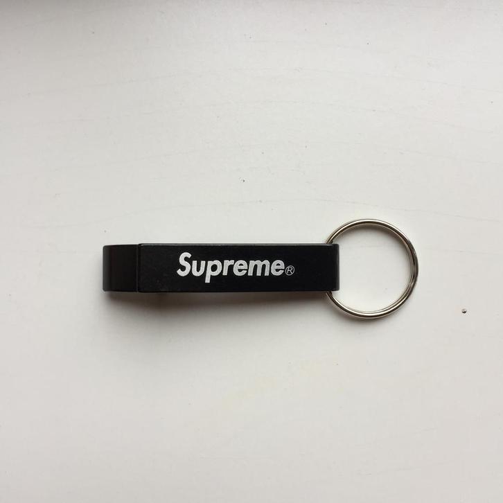 Supreme 09 sleutelhanger bottles flessenopener keychain, Verzamelen, Sleutelhangers, Nieuw, Ophalen of Verzenden