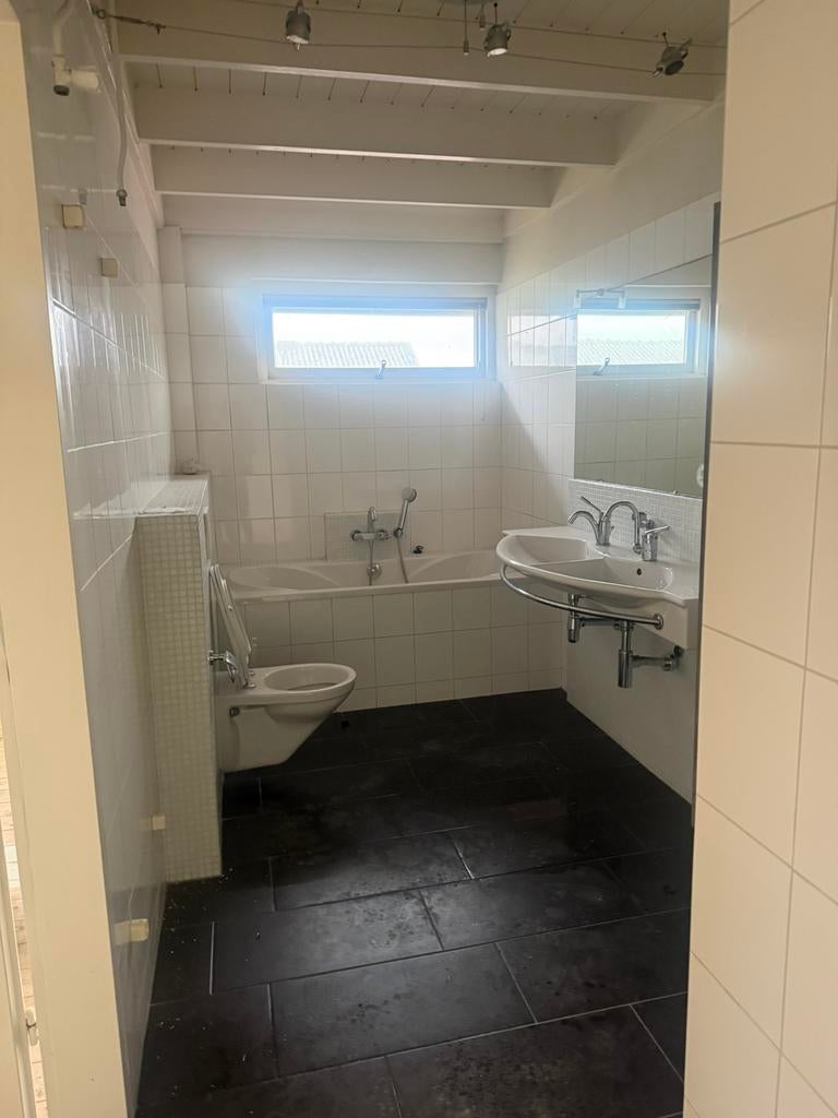 Complete badkamer incl toilet + bad + douche + wastafel, Huizen en Kamers, Rotterdam