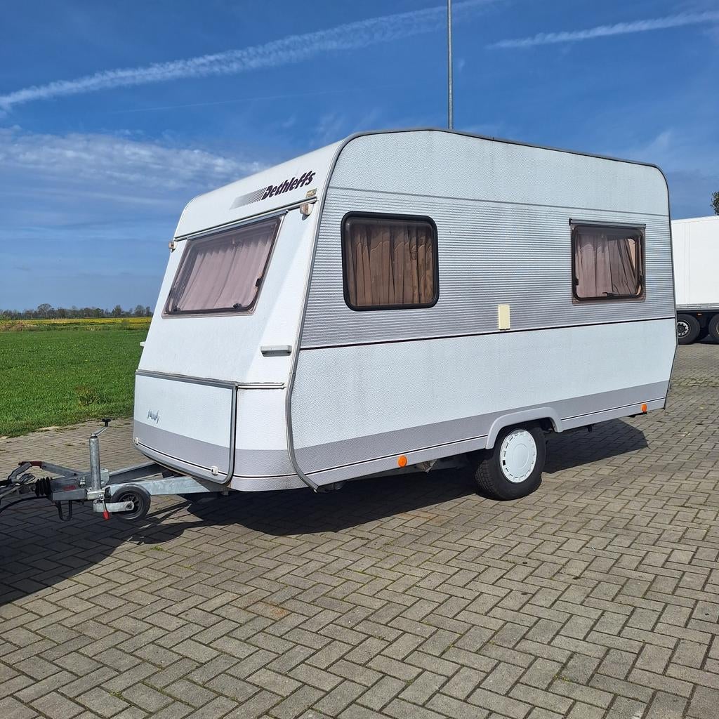 Dethleffs Family 420, Voortent, Vast bed, Casettetoilet, Caravans en Kamperen, Caravans, Bedrijf, Treinzit, 750 - 1000 kg, Tot en met 4