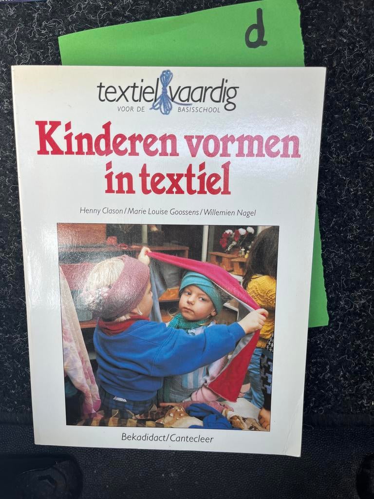 Textiel vaardig: Kinderen vormen in textiel, Boeken, Ophalen of Verzenden, Zo goed als nieuw, Non-fictie