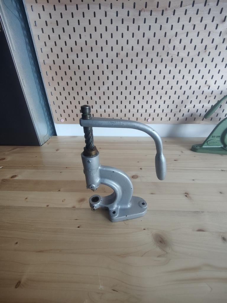 Stocko handpers spindelpers knopen ringen leer zeil, Ophalen of Verzenden, Zo goed als nieuw, Knoop of Knopen