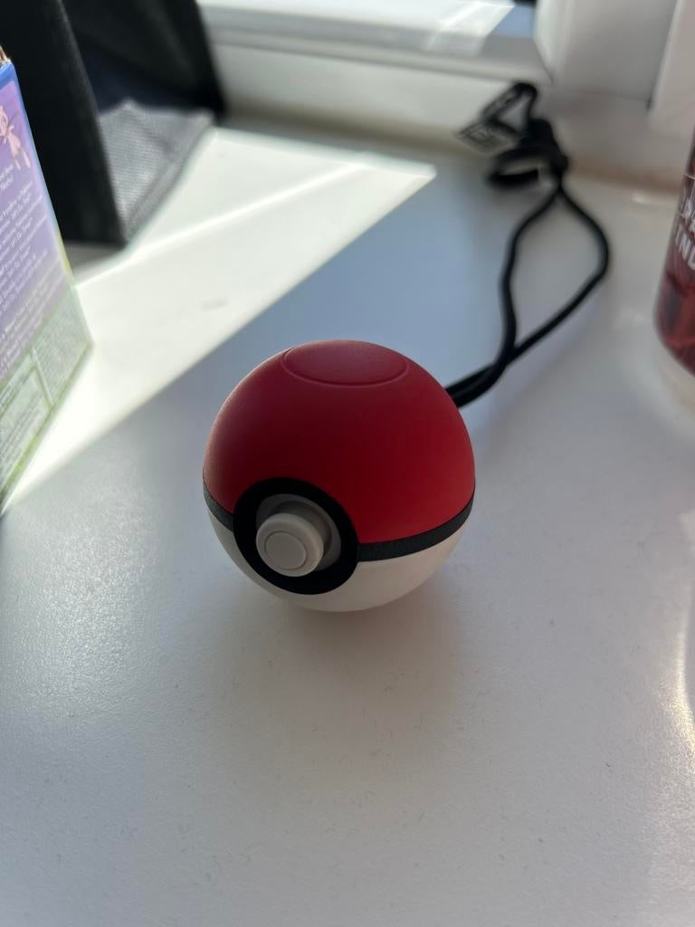 Nintendo Poké Ball Plus - Controller voor Pokémon games, Gebruikt, Overige controllers, Ophalen of Verzenden, Draadloos