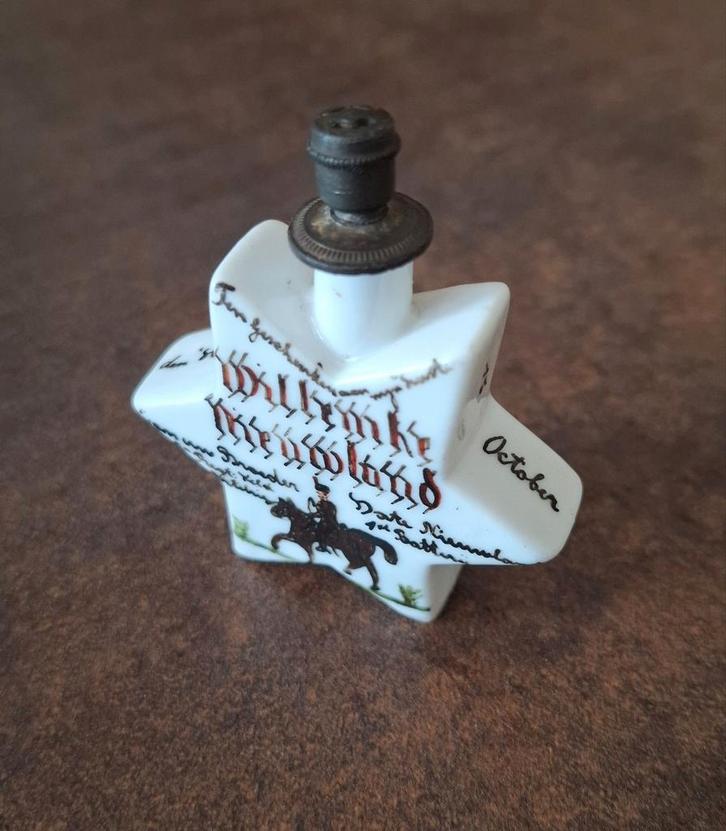 Zeldzaam Parfumflesje Willemke Nieuwland Den Haag 15-10-1898, Verzamelen, Parfumverzamelingen, Gebruikt, Parfumfles, Ophalen of Verzenden