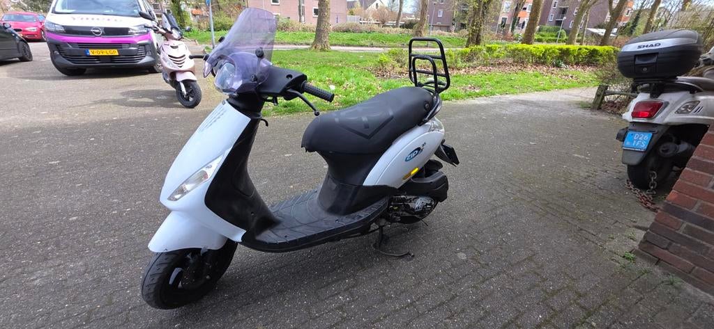 Piaggio Zip Geel Kenteken met WOK - Opknapper, Fietsen en Brommers, Scooters | Piaggio, Gebruikt, Maximaal 45 km/u, Zip, Ophalen of Verzenden