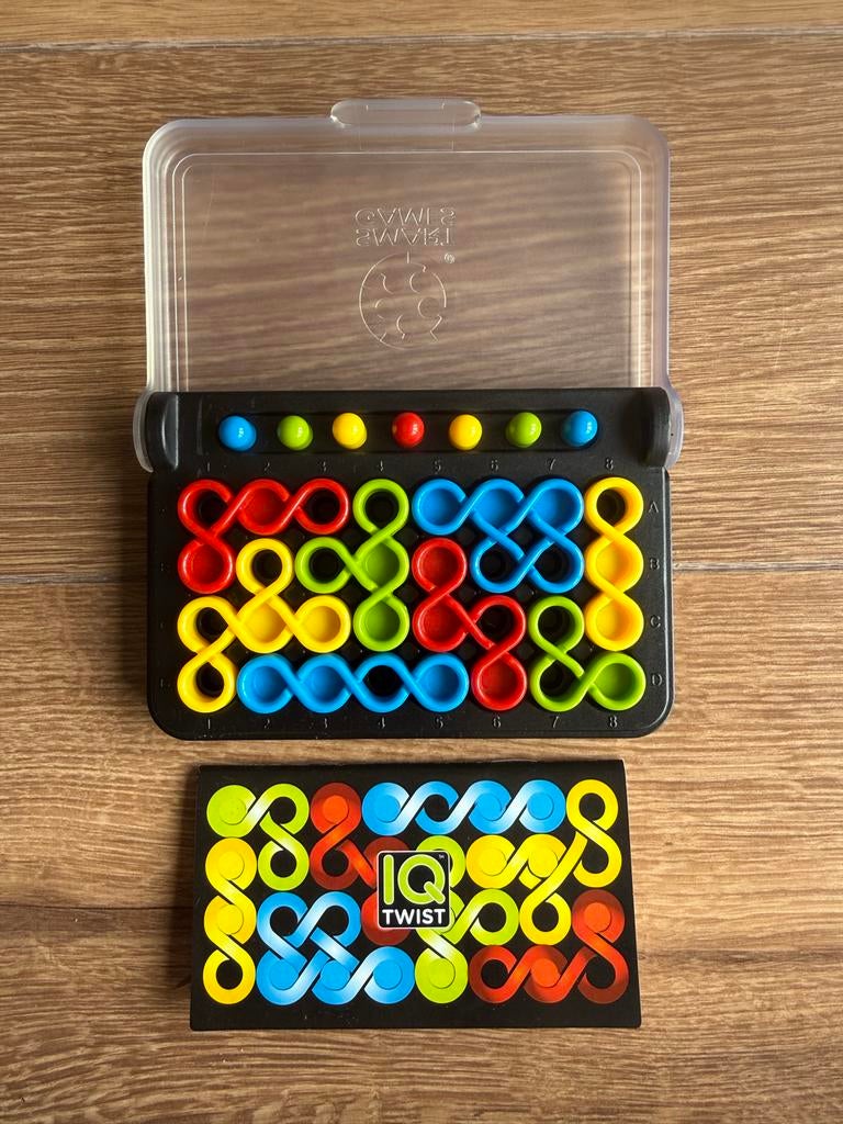 SmartGames IQ Twist Puzzelspel, Ophalen of Verzenden, Zo goed als nieuw, Rubik's of 3D-puzzel