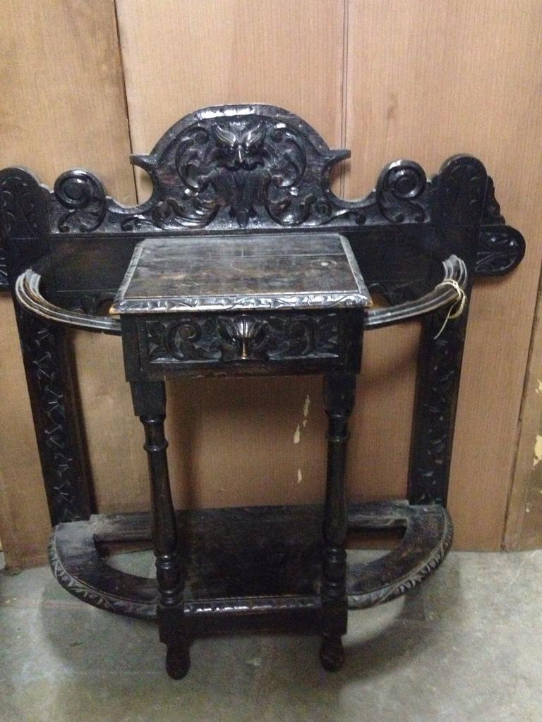 19e-eeuwse haltafel met paraplubak Gothic houtsnijwerk, Ophalen